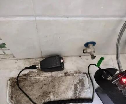解放屋顶漏水维修公司分享下卫生间漏水的危害及解决方法